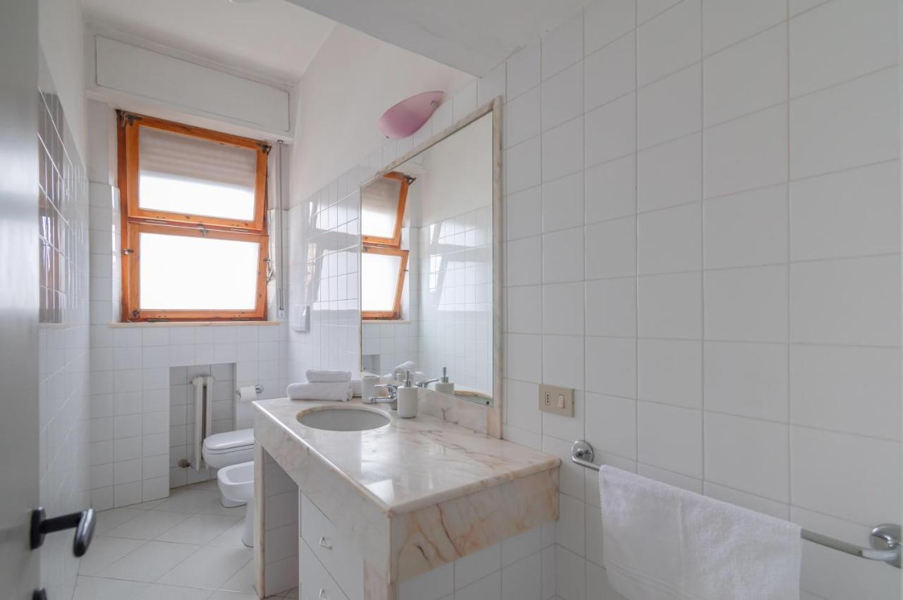 Comfy Flat Steps Away From Siena Station! Apartment Екстериор снимка