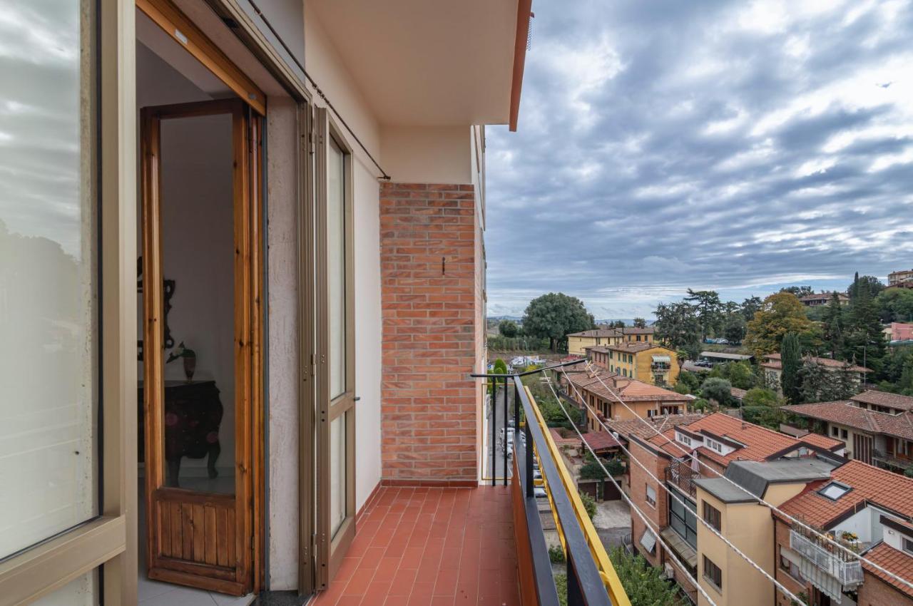 Comfy Flat Steps Away From Siena Station! Apartment Екстериор снимка