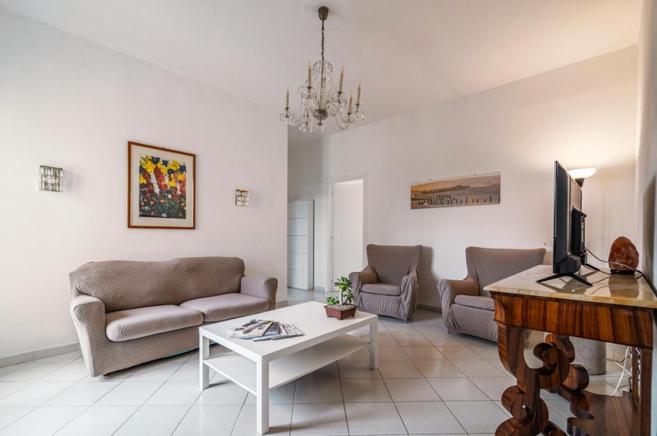 Comfy Flat Steps Away From Siena Station! Apartment Екстериор снимка