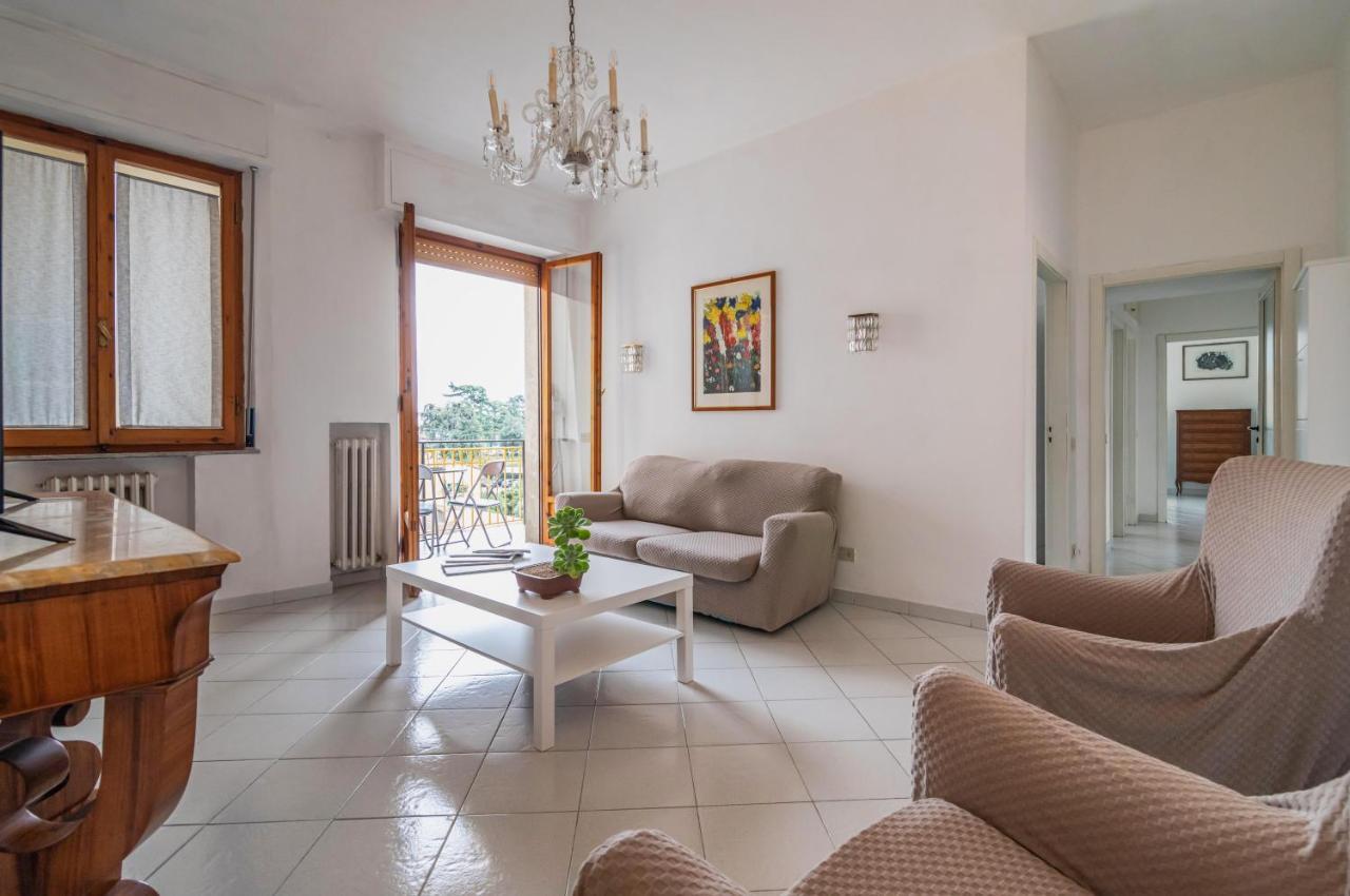 Comfy Flat Steps Away From Siena Station! Apartment Екстериор снимка