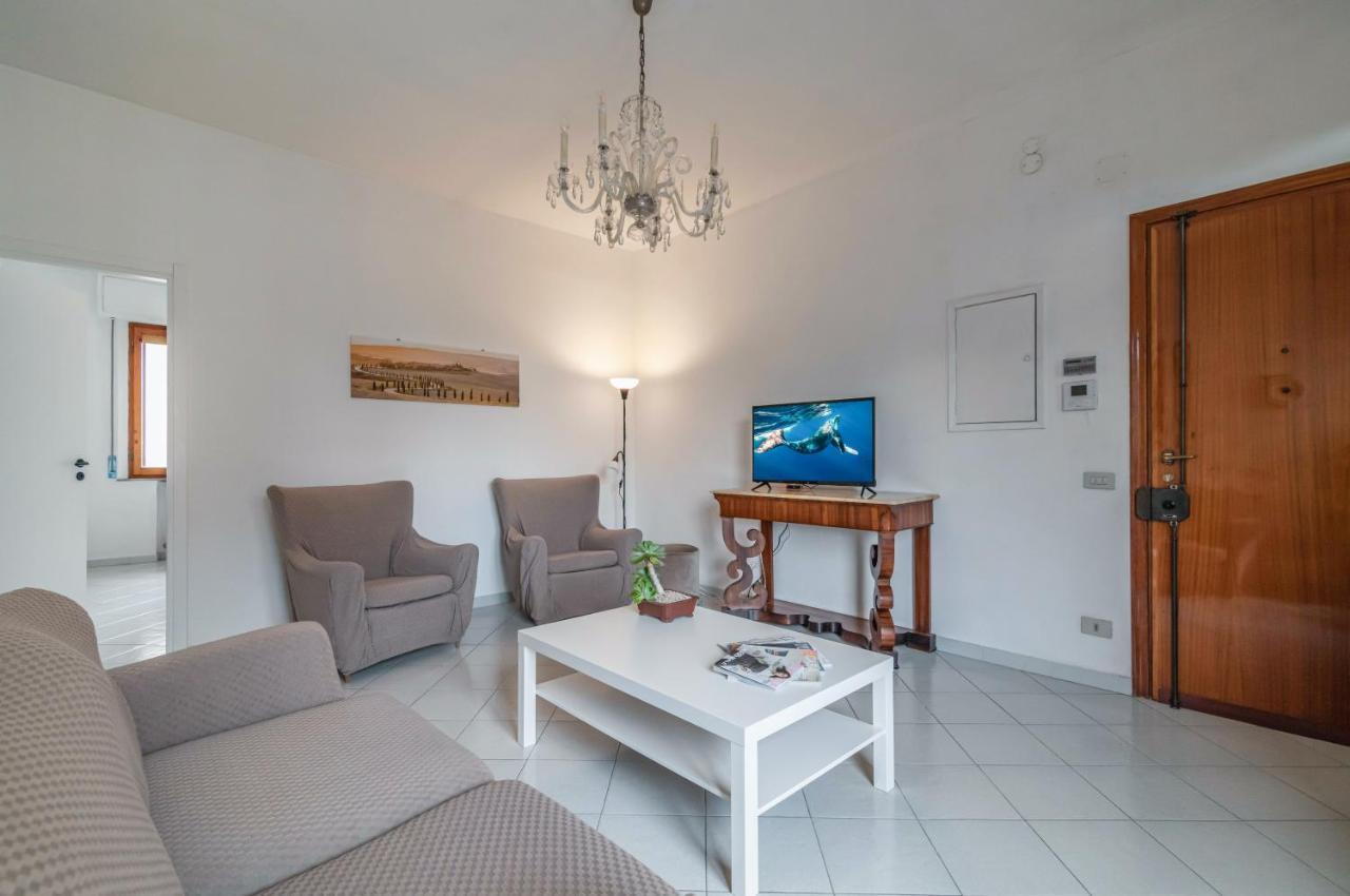 Comfy Flat Steps Away From Siena Station! Apartment Екстериор снимка