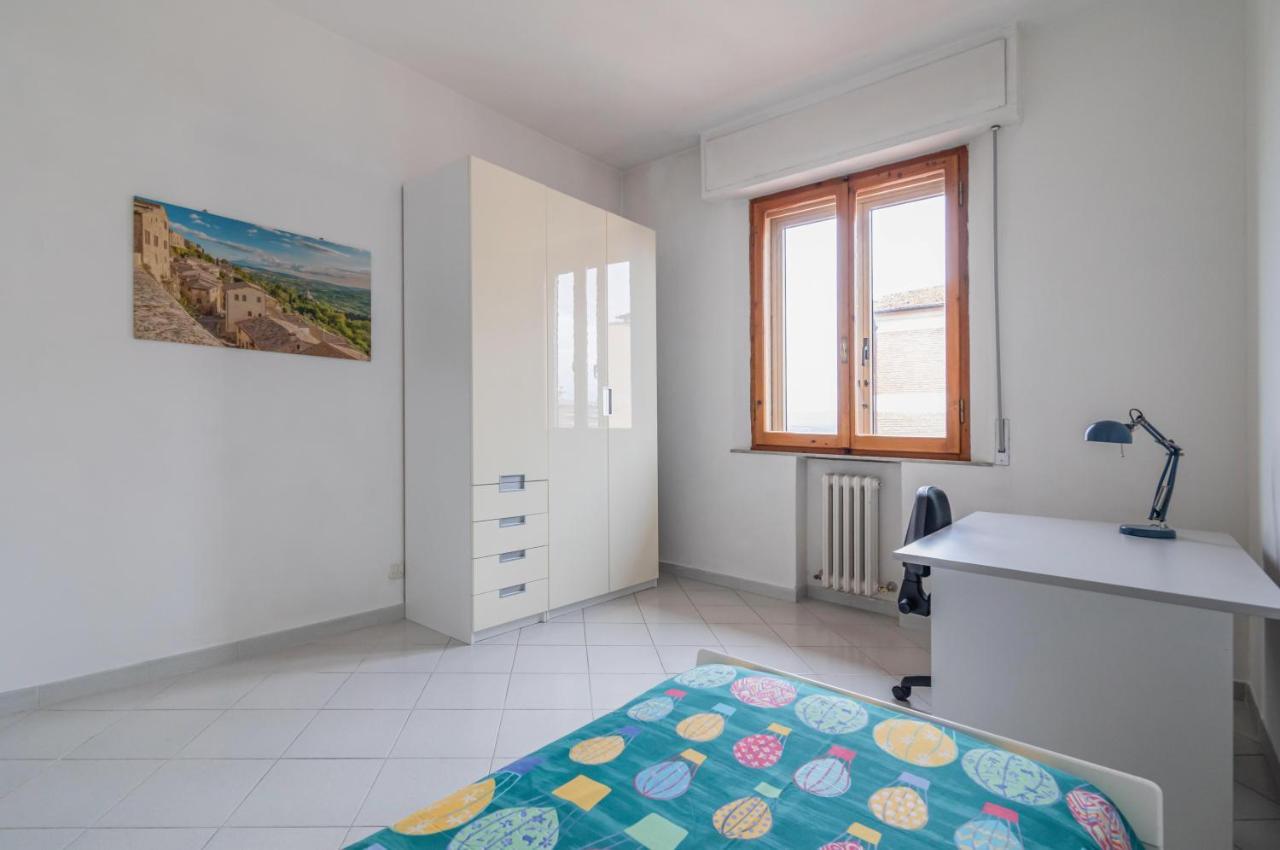 Comfy Flat Steps Away From Siena Station! Apartment Екстериор снимка