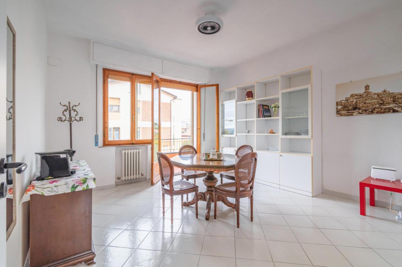 Comfy Flat Steps Away From Siena Station! Apartment Екстериор снимка