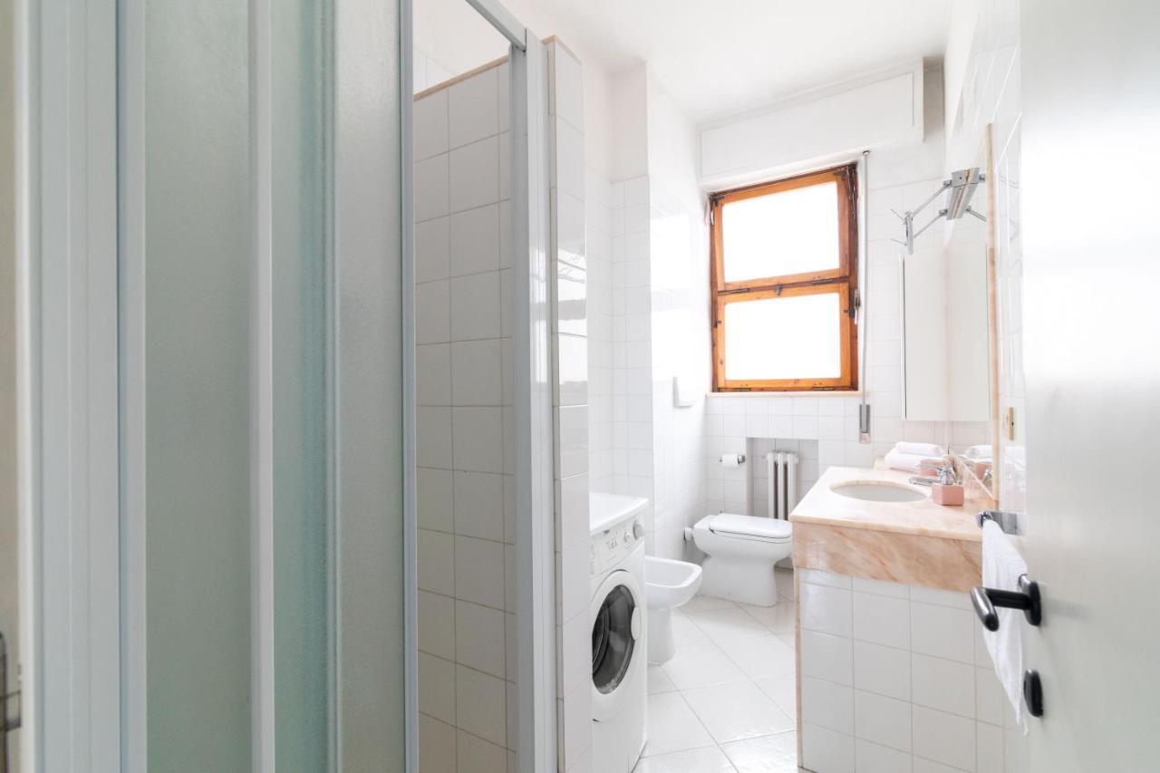 Comfy Flat Steps Away From Siena Station! Apartment Екстериор снимка